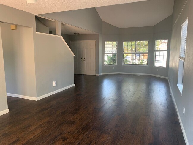 Foto del edificio - Desirable Brentwood Neighborhood!