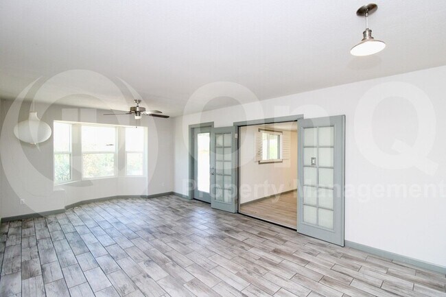 Building Photo - 334 West Riviera Drive