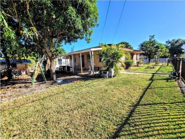 Foto del edificio - 5451 SW 5th Terrace