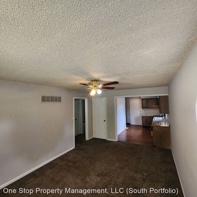 Foto del edificio - 3 br, 2 bath House - 807 NE Barnes Dr. Unit A
