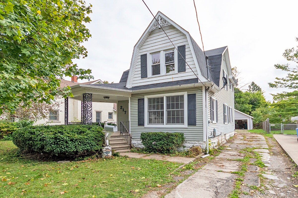 Front of House - 217 Regent St
