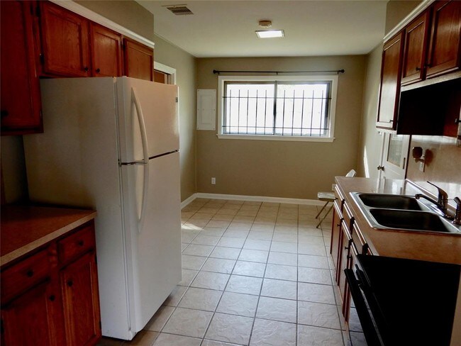 Building Photo - 10321 Kelburn Dr