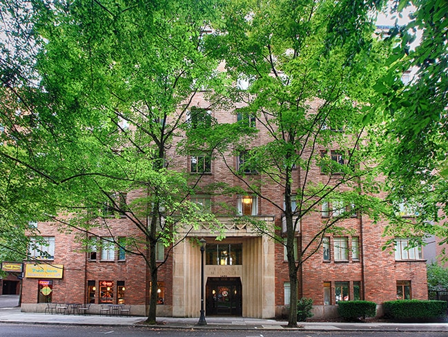 Building Photo - Jeanne Manor