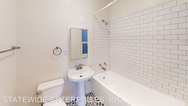 Building Photo - 523 S Westmoreland Ave