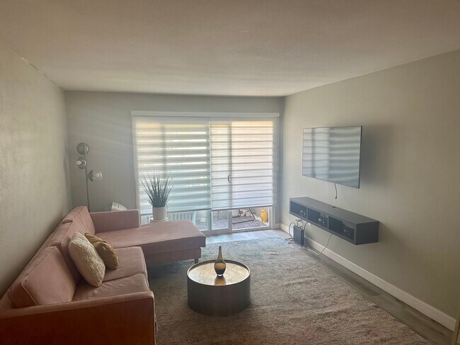 Foto del edificio - 3030 Suncrest Dr