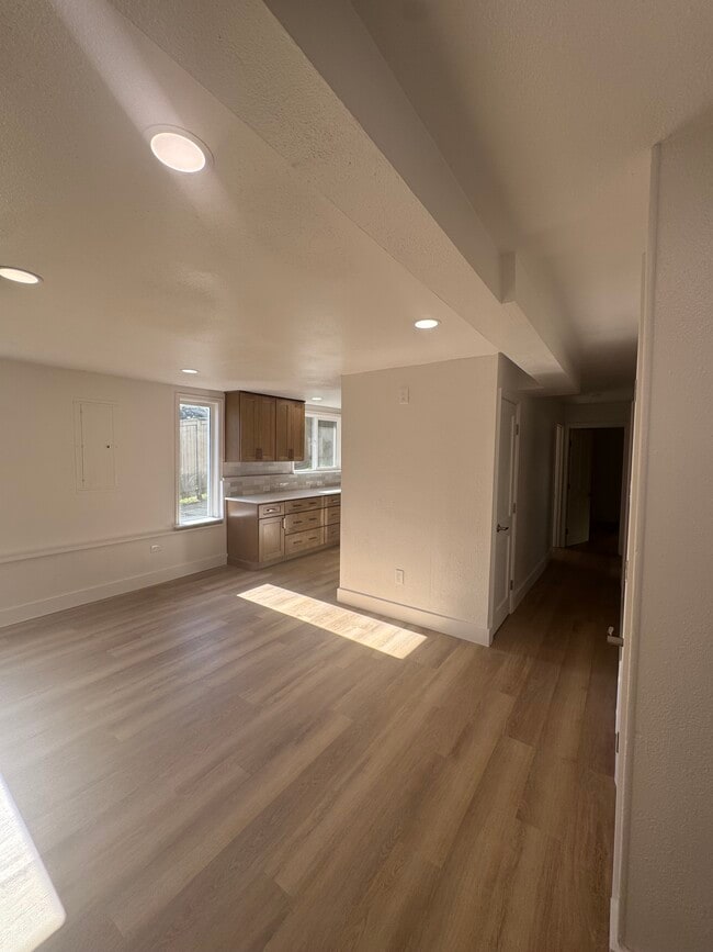 Living room - 3948 S Brandon St