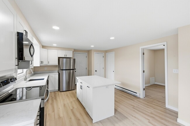 Building Photo - 12605 Main St