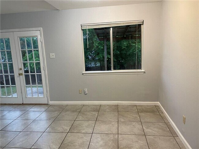 Foto del edificio - 8303 Gallatin Dr
