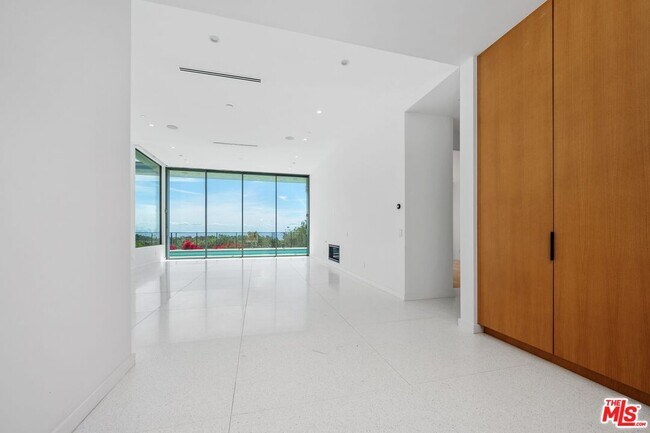Foto del edificio - 28901 Wight Rd
