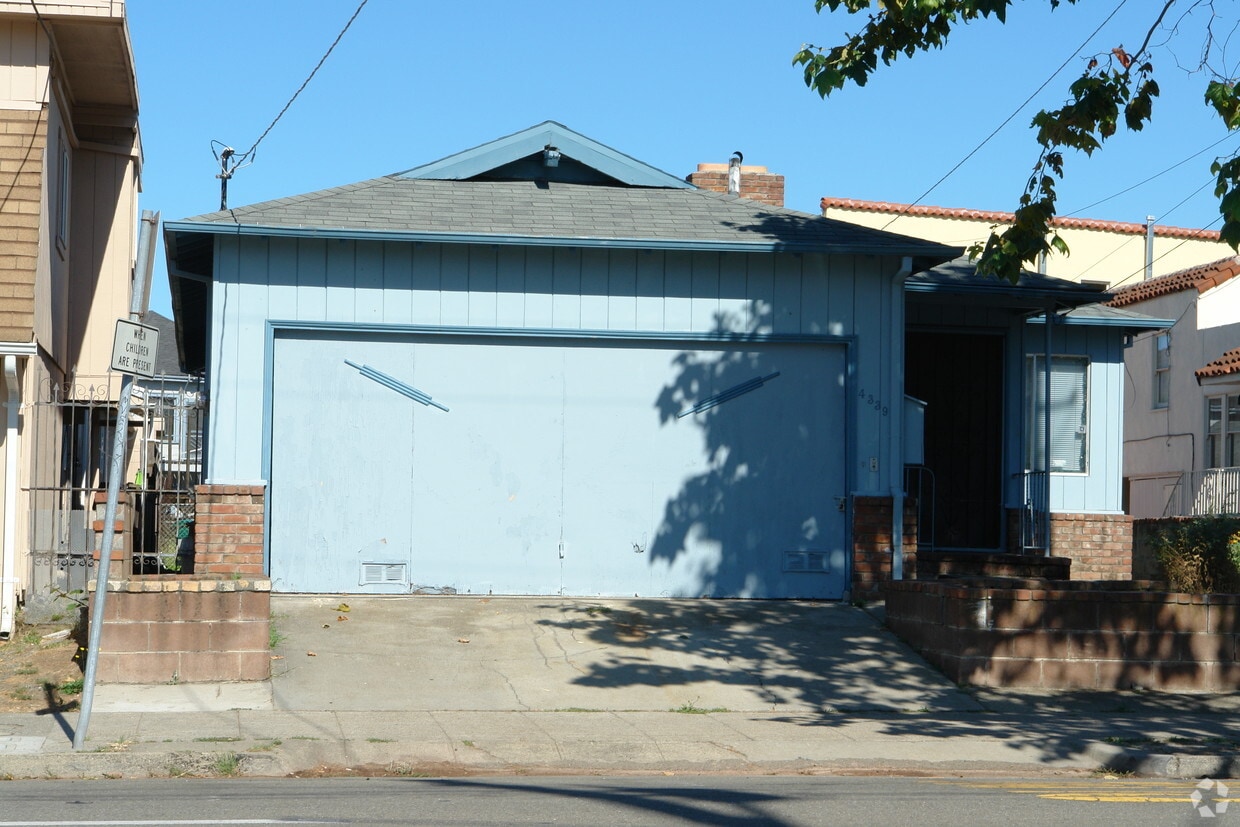 Building Photo - 4339 Adeline St