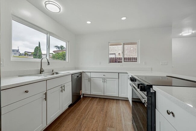 Building Photo - 6046 Reo Pl