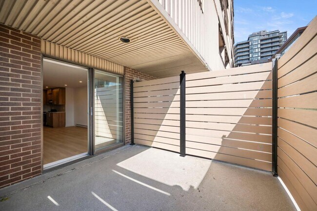 Building Photo - 1625 Blvd. De Maisonneuve Ouest