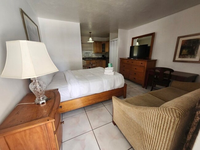 Building Photo - 819 N Ocean Blvd