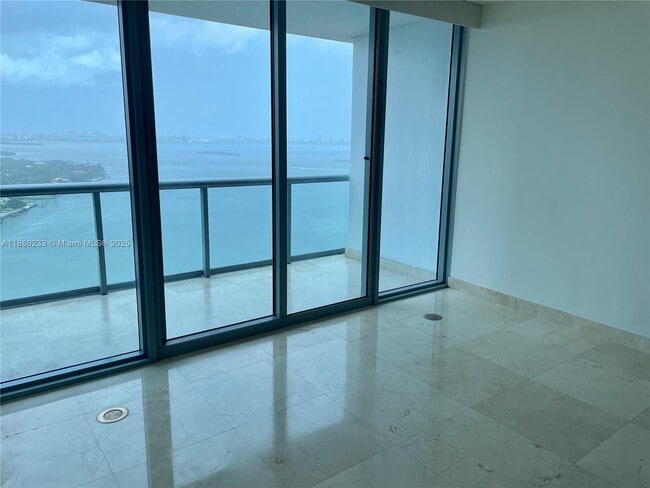Foto del edificio - 601 NE 36th St