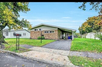 Building Photo - 130 Hull Dr