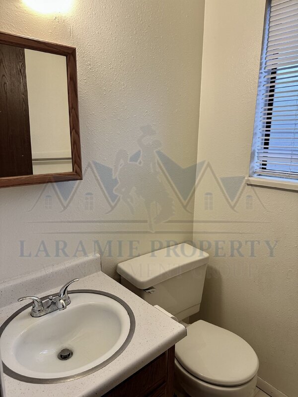 Foto del edificio - 714 Downey St