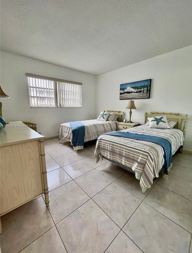 Foto del edificio - 1707 E Hallandale Beach Blvd