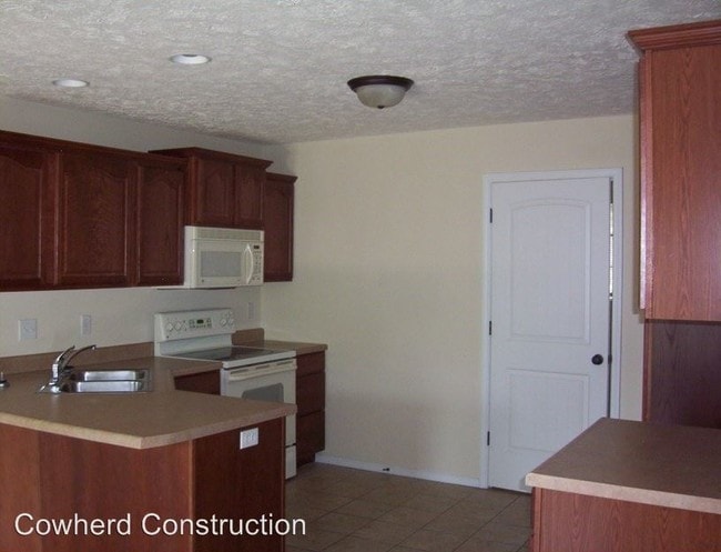 Building Photo - 5 br, 3 bath House - 3143 S Creekside