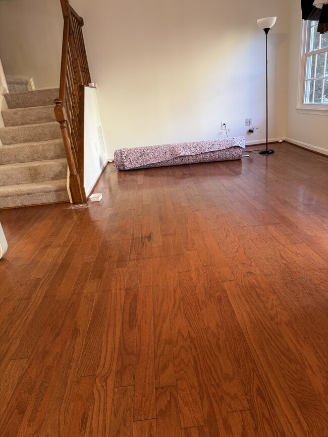 Foto del edificio - 6091 Netherton St