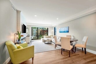 Building Photo - 765 E 3rd St