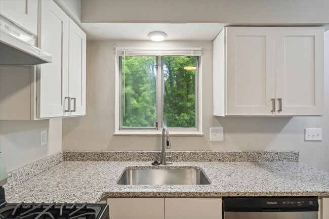 Interior Photo - Pine Run Apts, LLC