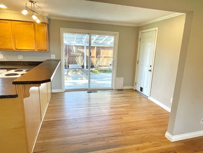 Building Photo - Brentwood-Darlington, 3 bed, 1 bath ranch with large, fenced yard