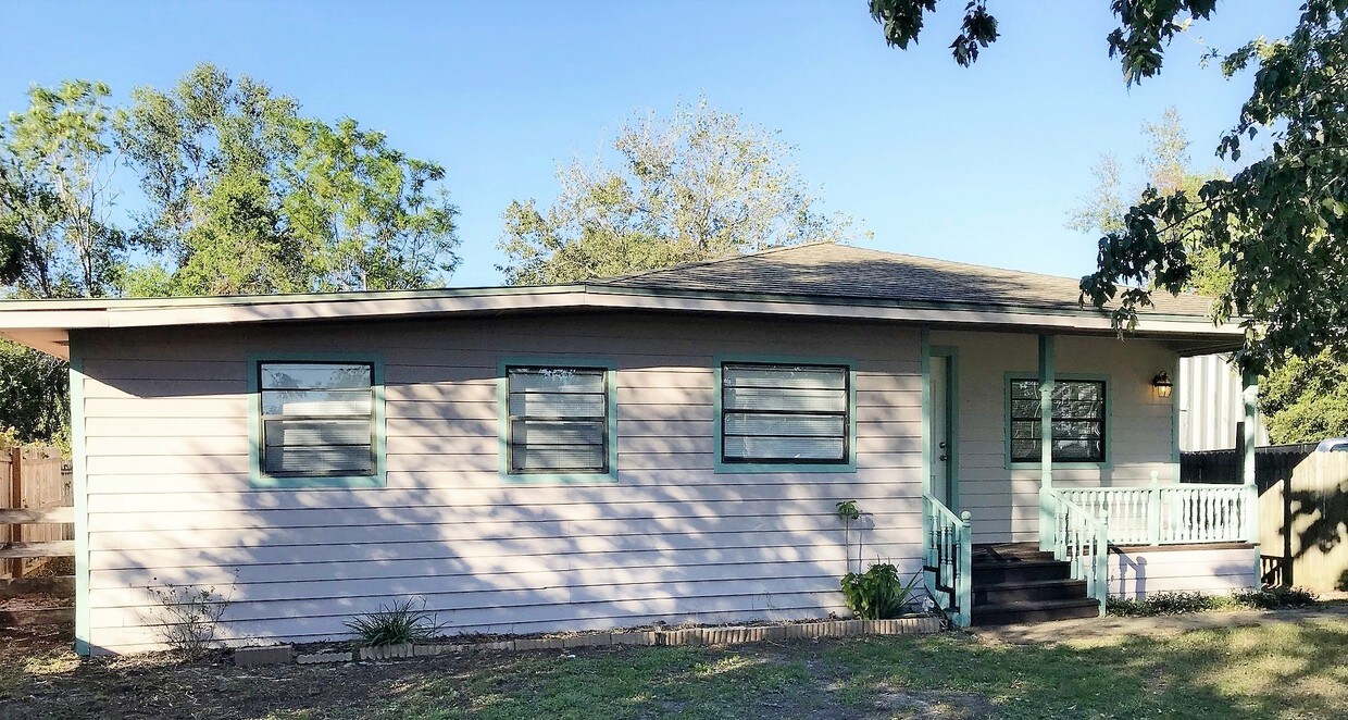 Primary Photo - 10070 Harris Ave