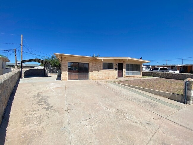 Building Photo - Northeast El Paso 3 bed with Refrig A/C