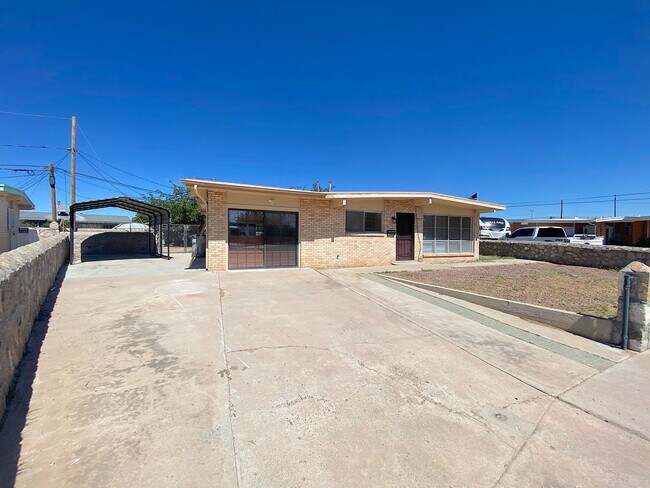 Foto del edificio - Northeast El Paso 3 bed with Refrig A/C