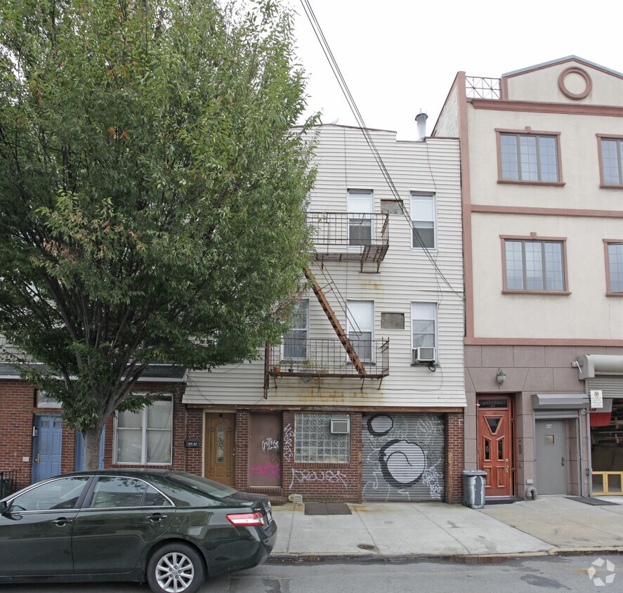 Building Photo - 47 Withers St