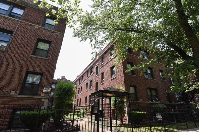 Building Photo - 929 W Sunnyside Ave