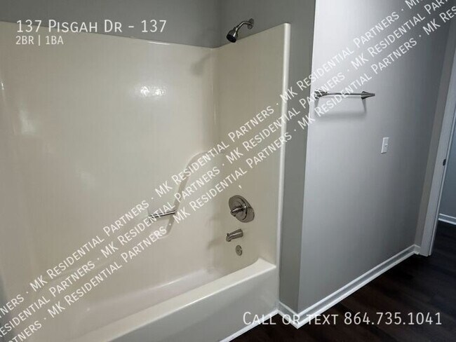 Foto del edificio - 137 Pisgah Dr