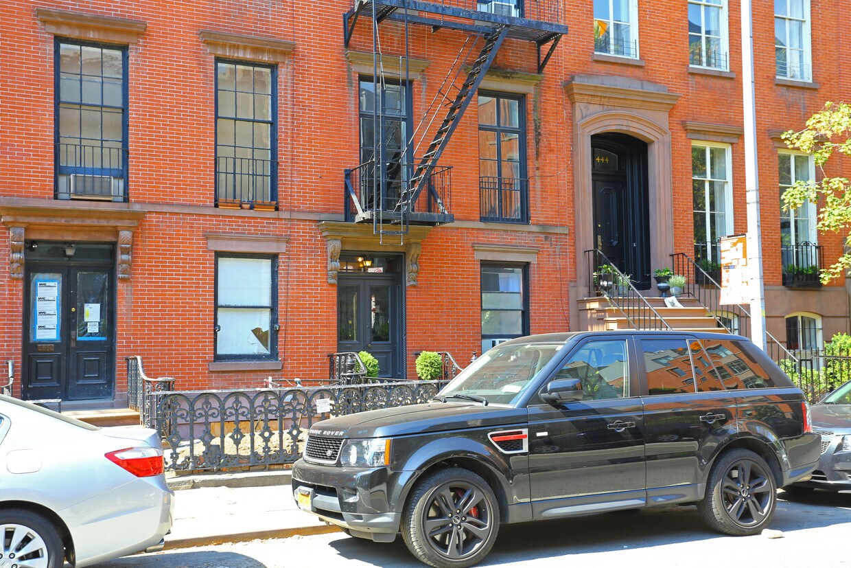 Foto del edificio - 442 W 20th St