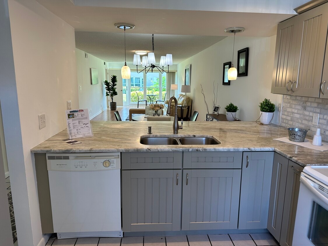 Foto principal - 142 Palm Dr