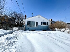 Building Photo - 15 Hennebury Pl