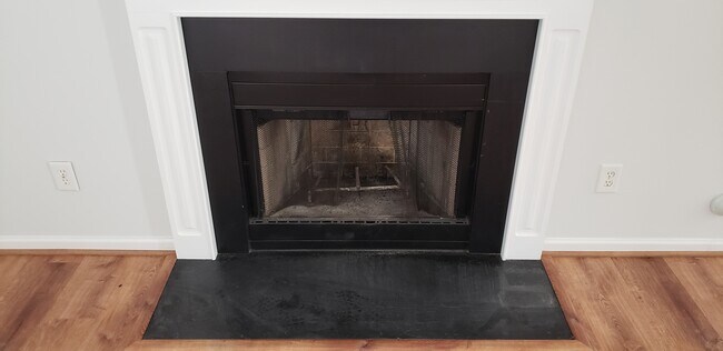 Foto del edificio - 5005 Emberly Dr