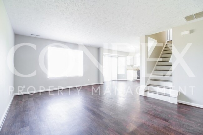 Building Photo - SPACIOUS and WELCOMING 3 BEDROOM