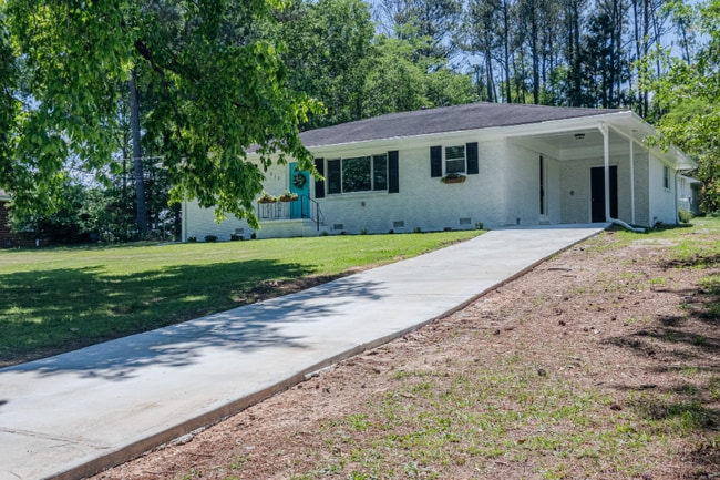 Building Photo - 317 Community Dr