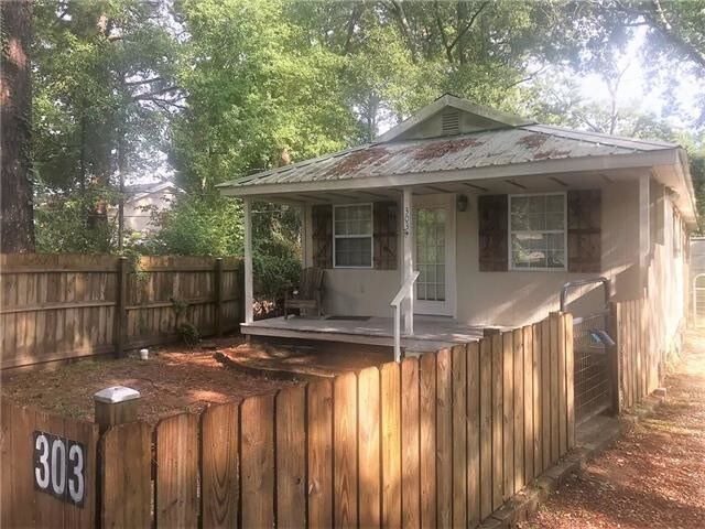Primary Photo - 303 E Magee St