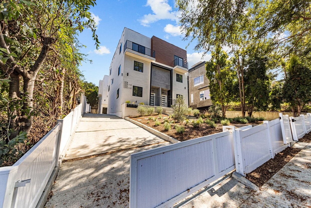 Photo - 1376 Edgecliffe Dr