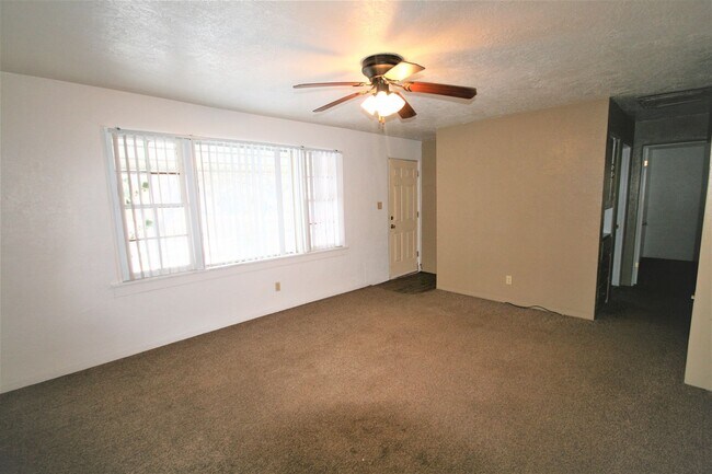 Building Photo - Cozy 2 bed/1 bath home