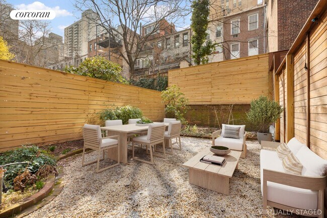Building Photo - 158 W 94th St