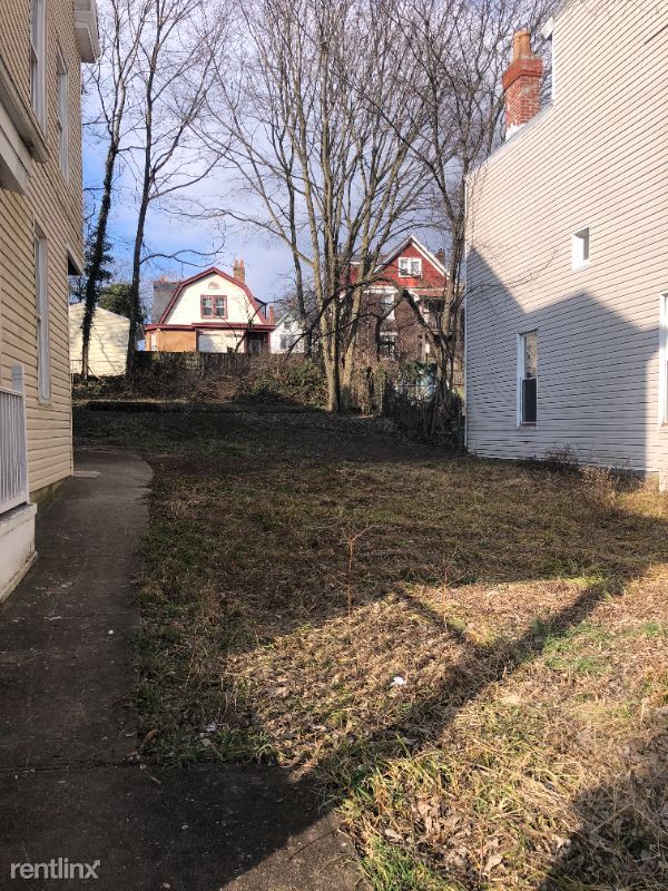 Building Photo - 4 br, 1.5 bath House - 1037 Winfield Ave