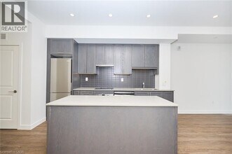 Building Photo - 461 Green Rd