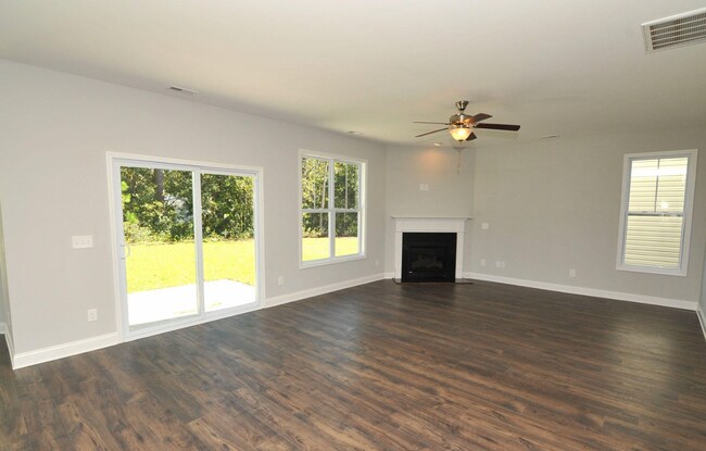 Foto del edificio - Beautiful 4 Bed Home on Masonboro Loop!