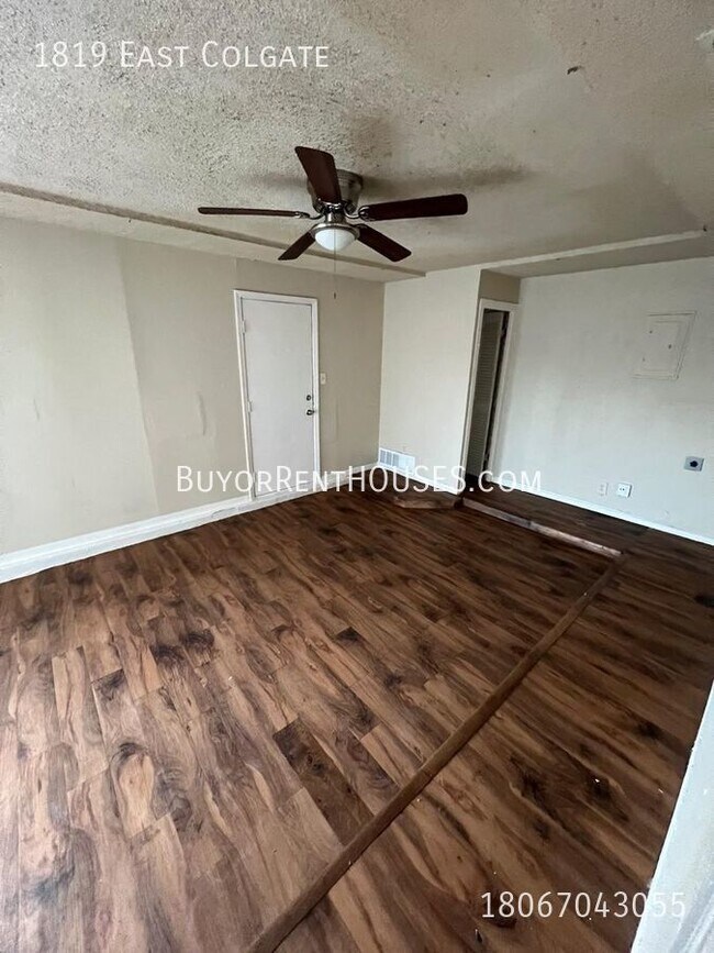 Building Photo - RENT is $850+ Pay $0 deposit at Move-In