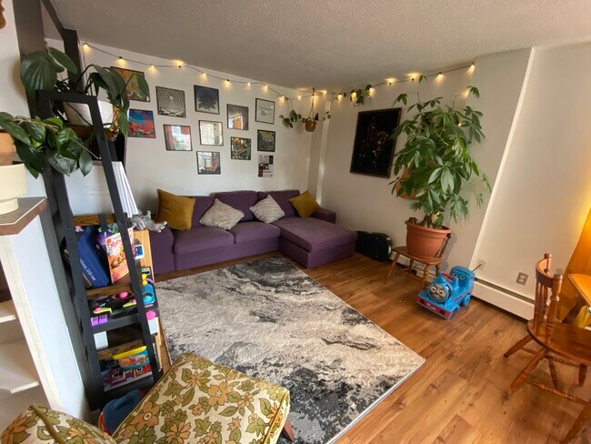 Photo du bâtiment - 715 15 Av SW