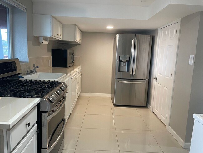 Foto del edificio - Move in ready 3 bed with Columbia River views!