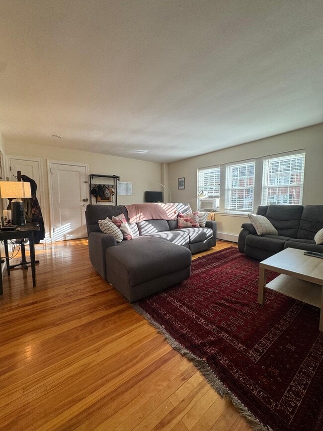 Foto del edificio - 31 Hammond Pond Pky