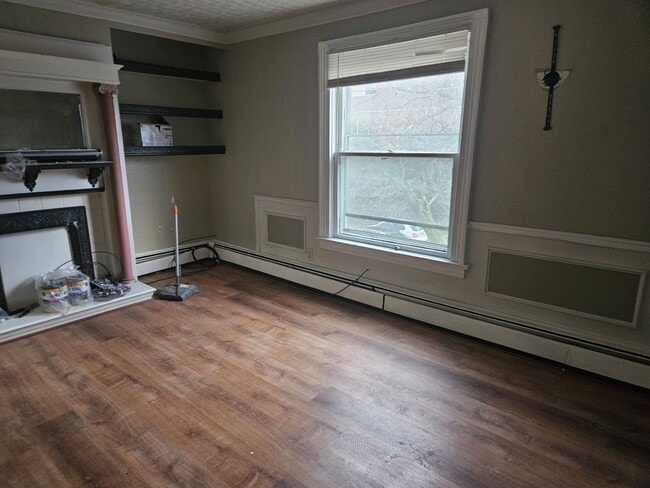 Foto del edificio - 3 Bedroom with off-street Parking on Park Ave